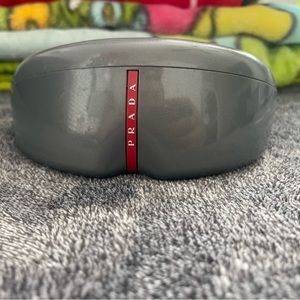 Prada sunglasses. No scratches, only worn a few times.
